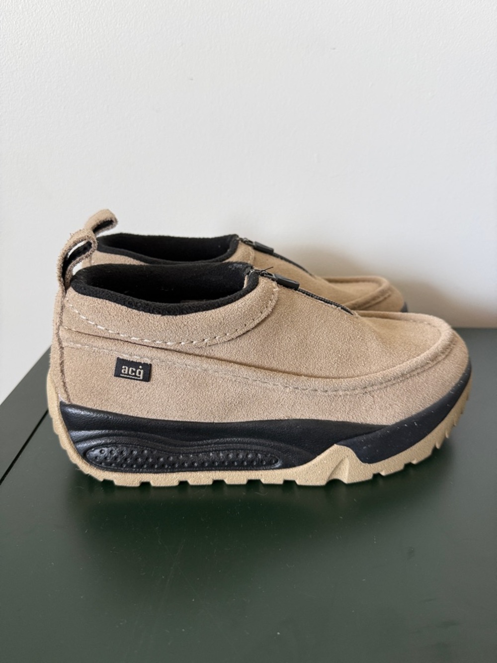 Nike ACG Izy Khaki/Black slip on